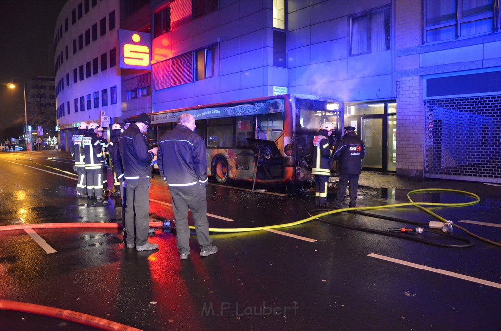 Stadtbus fing Feuer Koeln Muelheim Frankfurterstr Wiener Platz P049.JPG